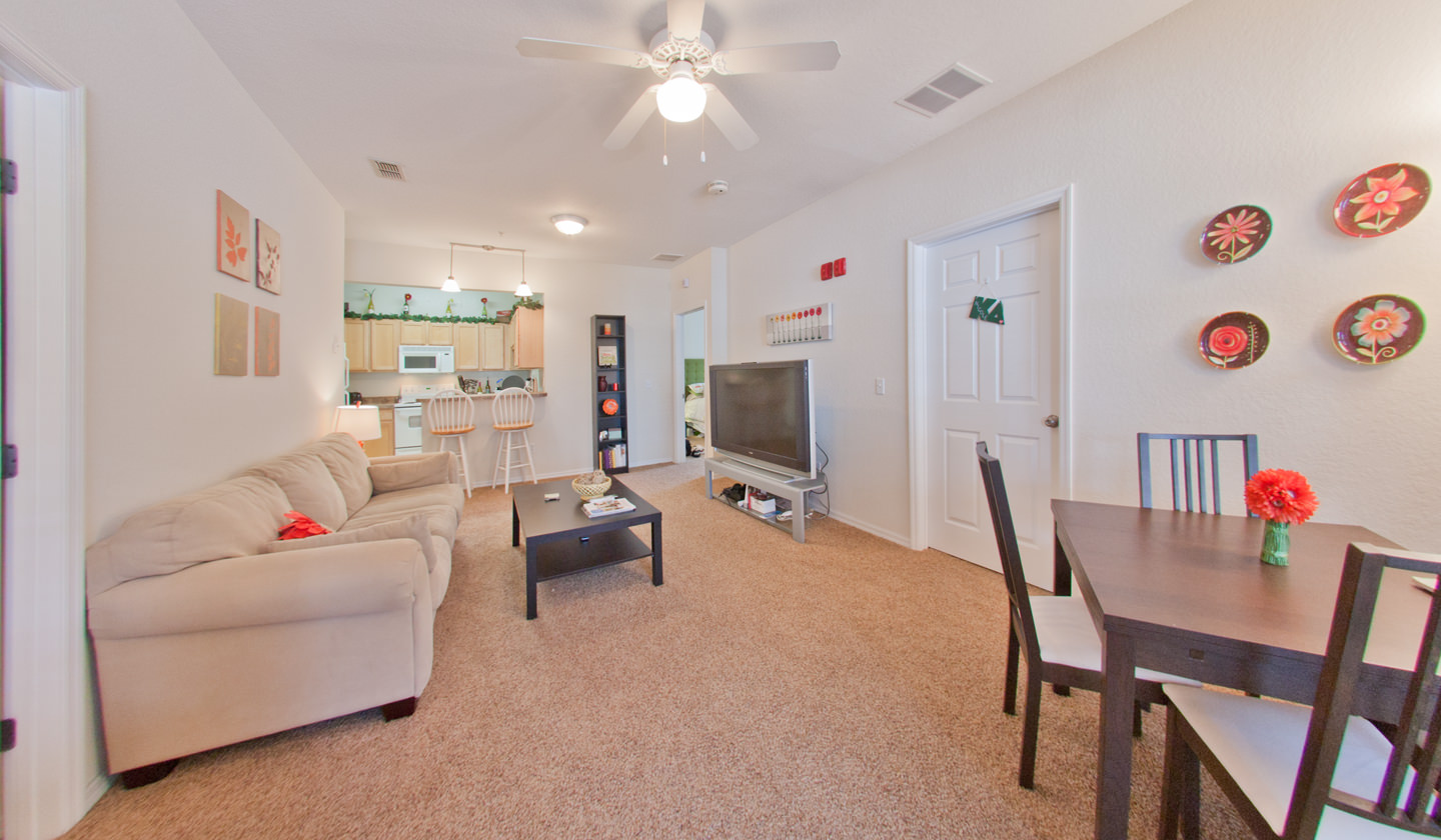 Royale Palms 3br Luxury Gainesville Apartment Complex